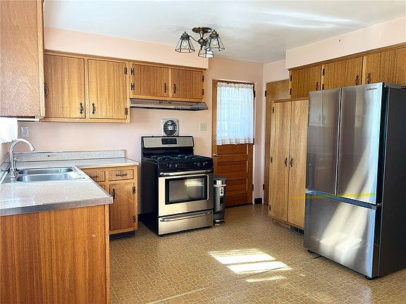 2nd image of 3020 Mintwood Dr