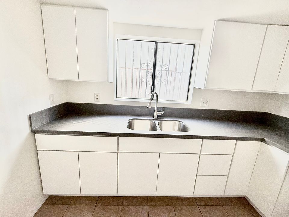 2nd image of 2562 Santa Fe Ave