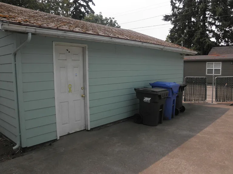 340 14th St SE — Photo 10