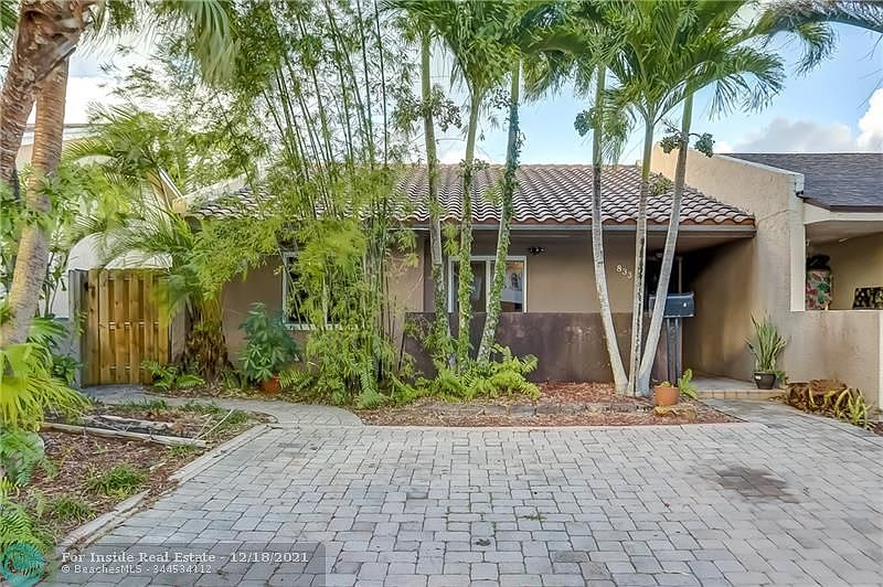 1st image of 833 SW 12th Pl #833