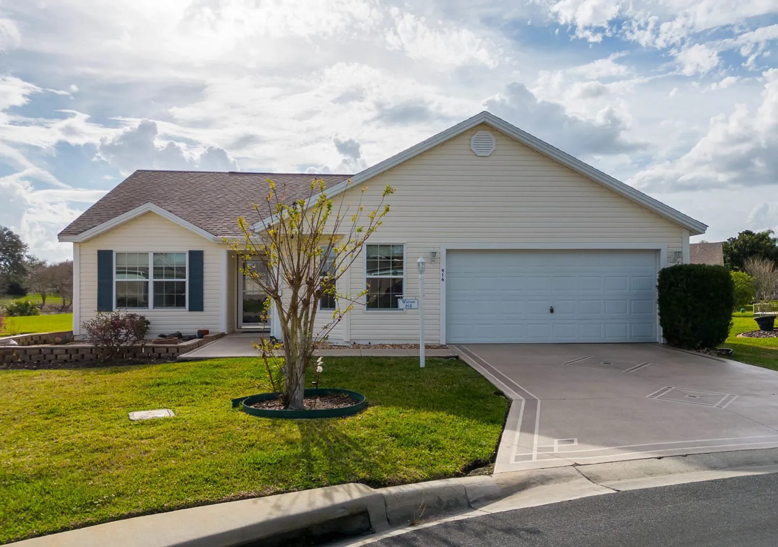 916 Eastmont Court — Photo 1