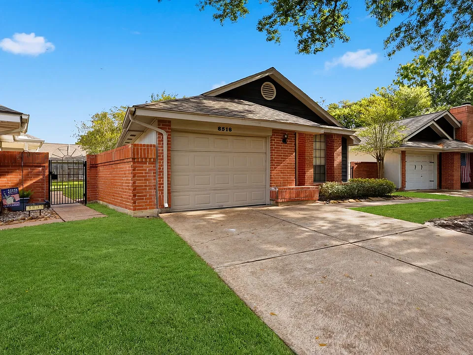 8518 Pool Creek Dr