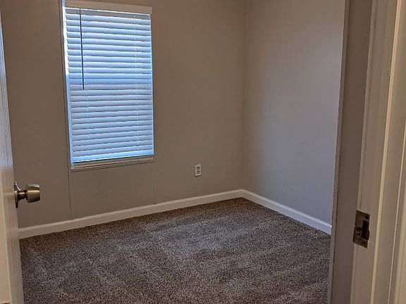 5th image of 3411 W Royal Dr
