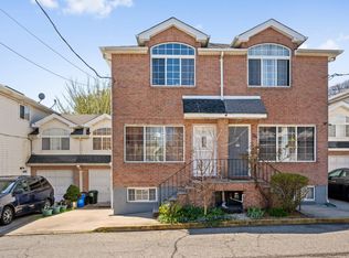 36 Pebble Ln, Staten Island, NY 10305