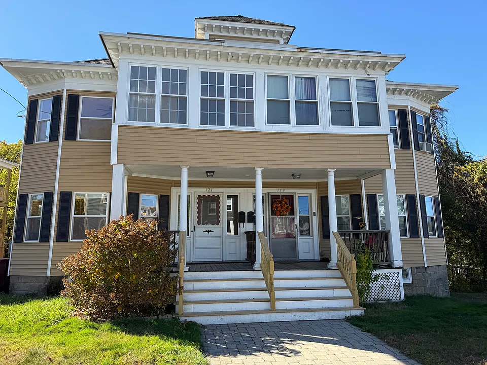 119-121 Wentworth Ave