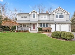 5 Greenview Cir, Huntington, NY 11743