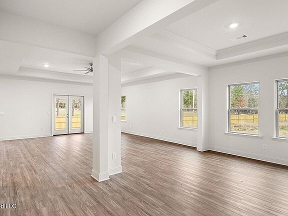 4th image of 101 Triple Crown Cv