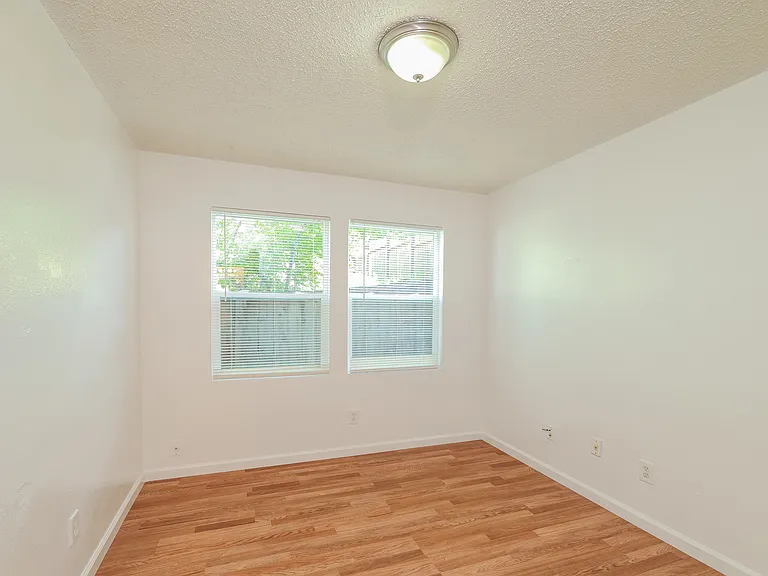 9-photo-Main-Bedroom-