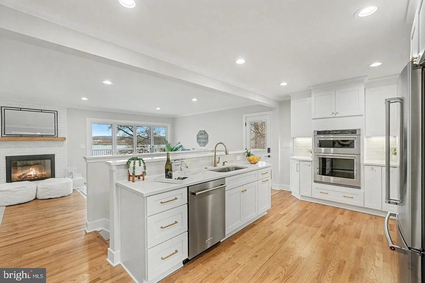 3 bed, 3.0 bath, 2144 sqft, $3,750 — Photo 4