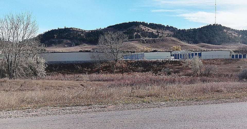 2nd image of 1424 Rand Rd