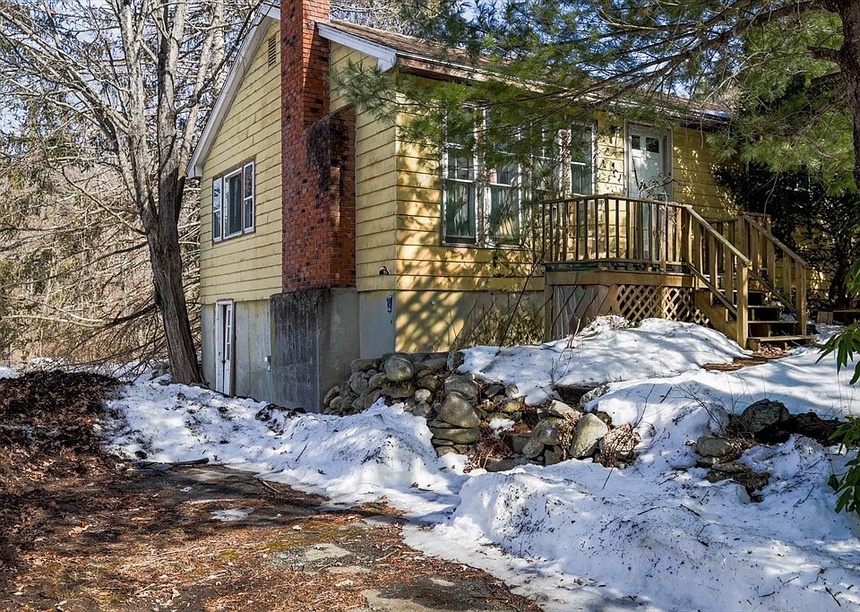 1st image of 8 Old Meetinghouse Rd