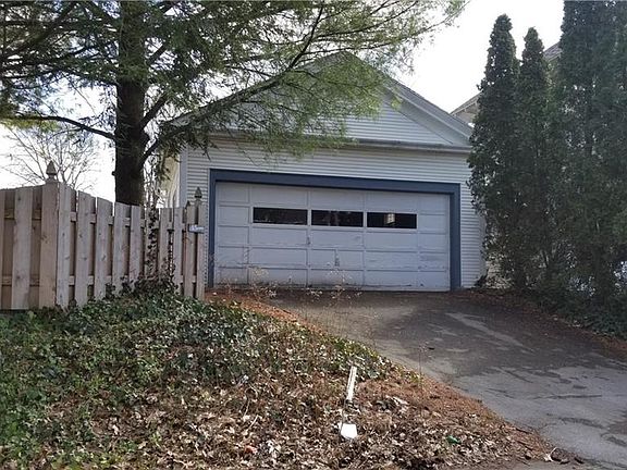 4th image of 301 Stolp Ave