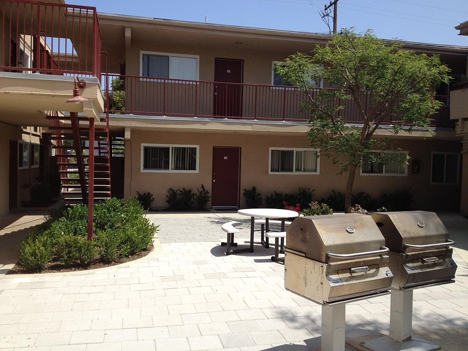 2nd image of 511 E Washington Ave APT 213