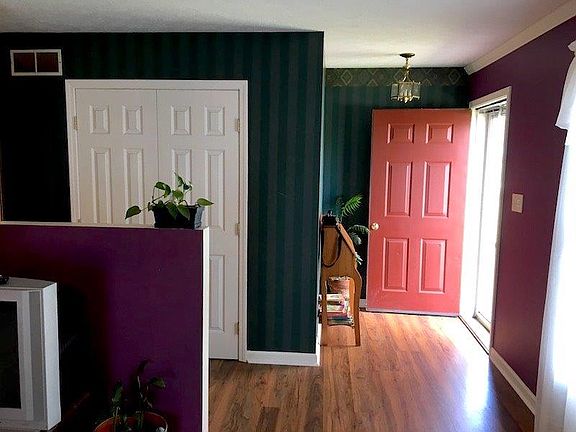3rd image of 814 Pheasant Ln