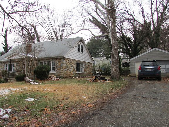 5th image of 208 Robinson St