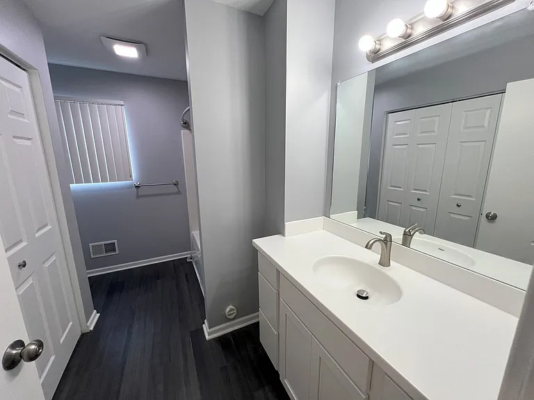 2906-2948 Feiger Ln — Photo 15