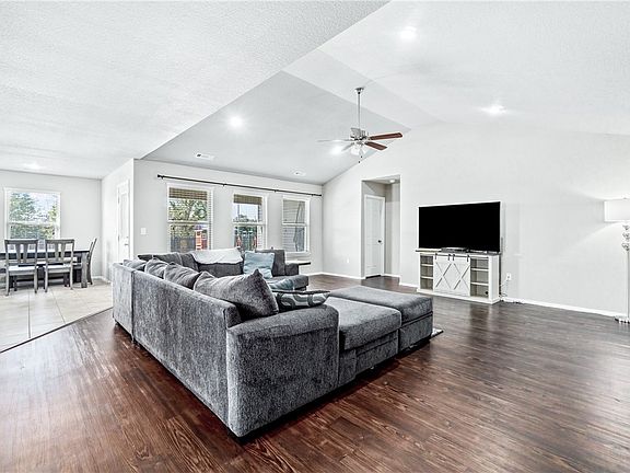 2nd image of 2313 Elmwood Ave