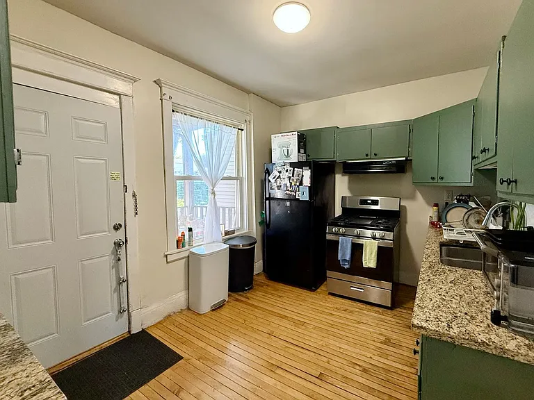 47 Chicago Ave — Photo 4