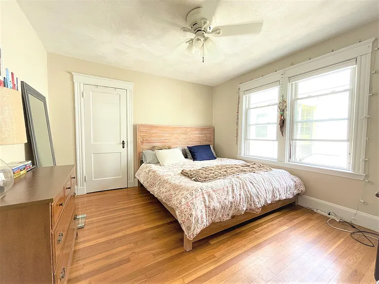 68 Willis Ave — Photo 10