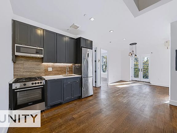 2nd image of 131 Tompkins Ave #3R