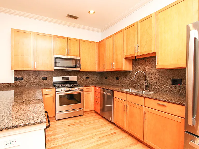 945 N Kingsbury St #119 — Photo 9