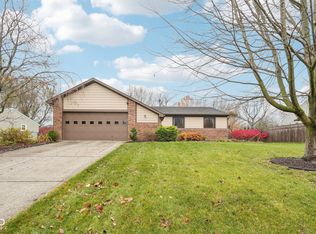609 Sunblest Blvd S, Fishers, IN 46038