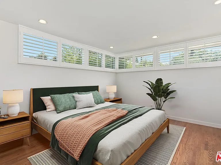 609 N Doheny Dr #C — Photo 4