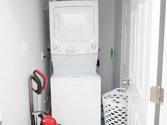 5th image of 3225 N Wilton Ave #1-D