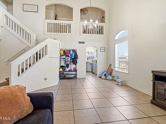 3rd image of 12469 Paseo De Arco Ct