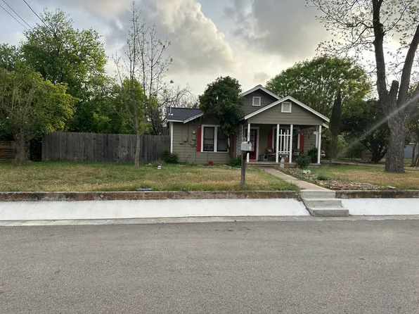 225 Hamilton St, Kerrville, TX 78028