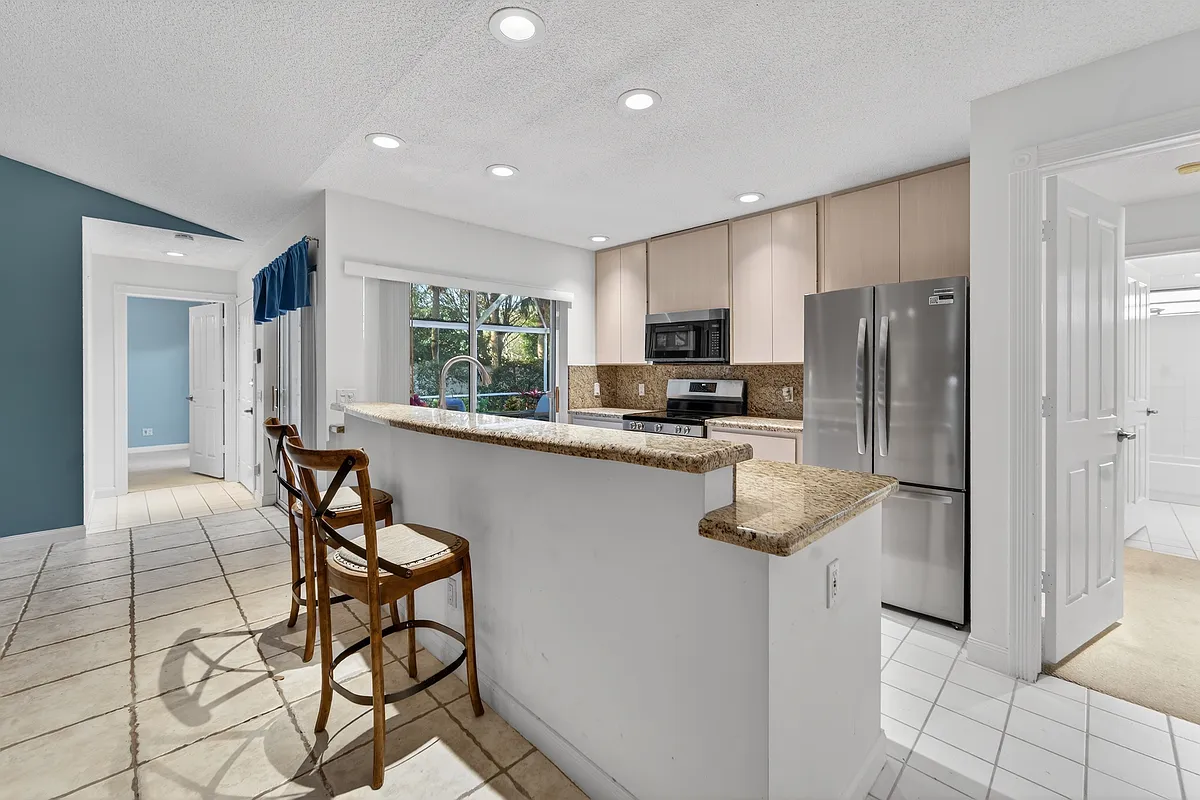 Building Photo - 304 Sun Terrace Ct