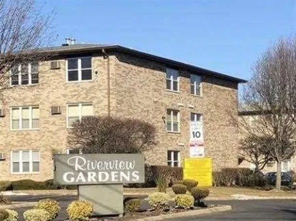 81 Riverview Ct, Secaucus, NJ 07094