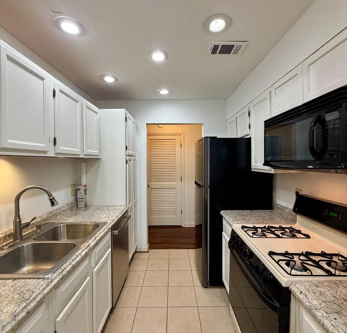 2 bed, 2.0 bath, 1254 sqft, $1,695 — Photo 4