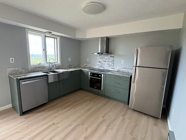 3 bed, 2.0 bath, 1400 sqft, $2,400 — Photo 1