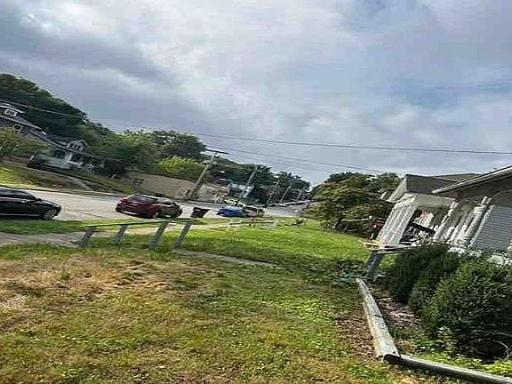5th image of 323 Luck Ave
