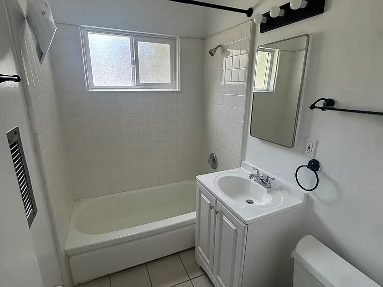 3945 Frances Ave #5 — Photo 6
