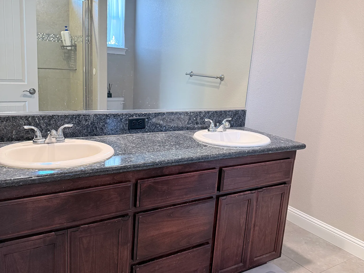 4 bed, 2038 sqft, $2,799 — Photo 3