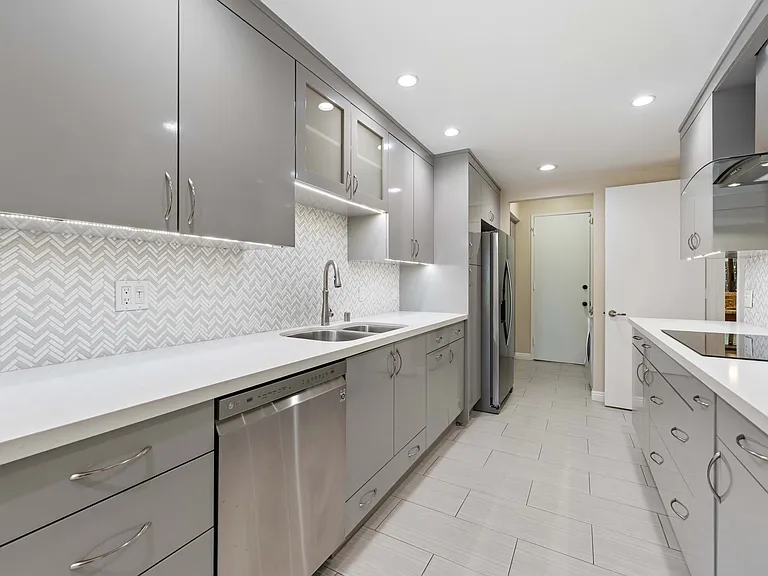 5340 Yarmouth Ave #108 — Photo 7