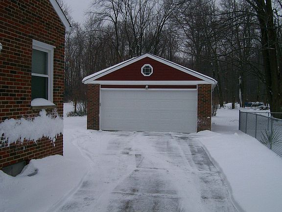 2 Car Garage w / new door, opener