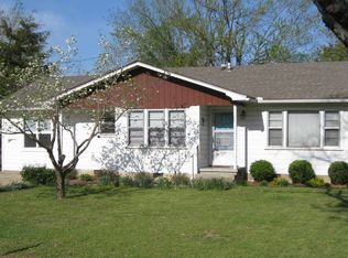 318 S Seward St, Siloam Springs, AR 72761
