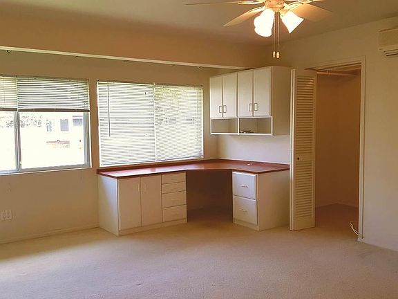 Master bedroom with built in office Split AC