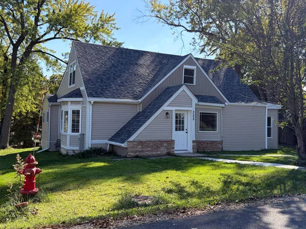 325 E Lake Shore Dr, Round Lake Park, IL 60073