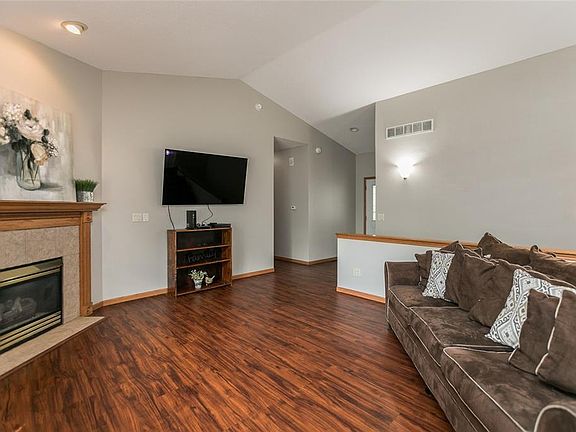 5th image of 95 Weston St