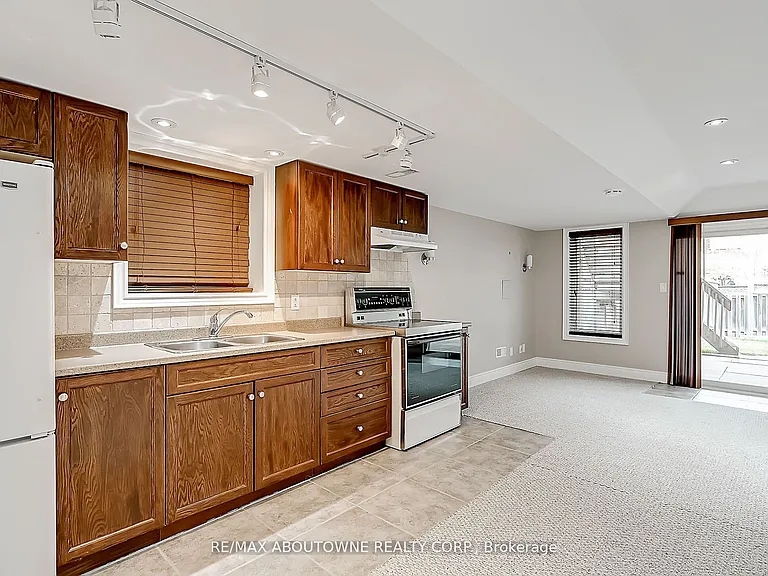 2415 Presquile Dr — Photo 32