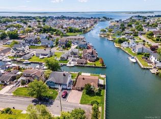 34 Cape Road, Amityville, NY 11701