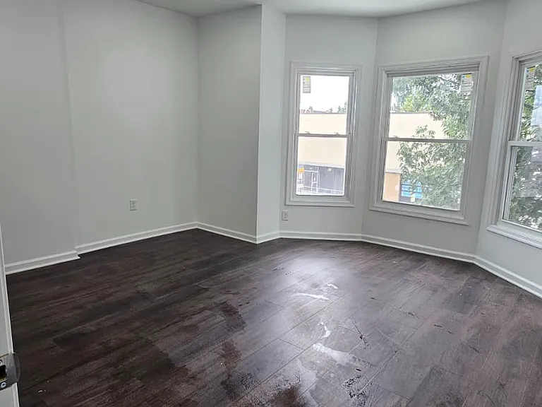 709 N 7th St #2 — Photo 5