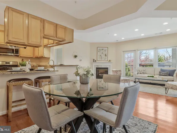 2911 Deer Hollow Way Unit 221, Fairfax, VA 22031