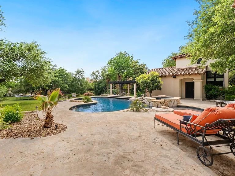 201 Costa Bella Dr — Photo 33