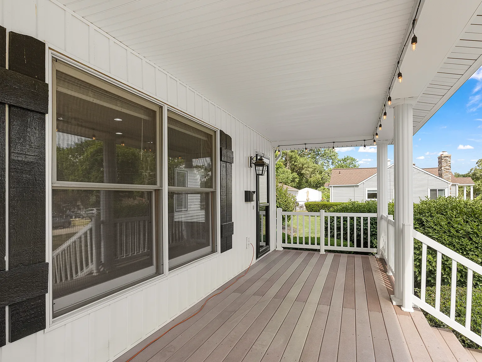3 bed, 2016 sqft, $2,400 — Photo 3