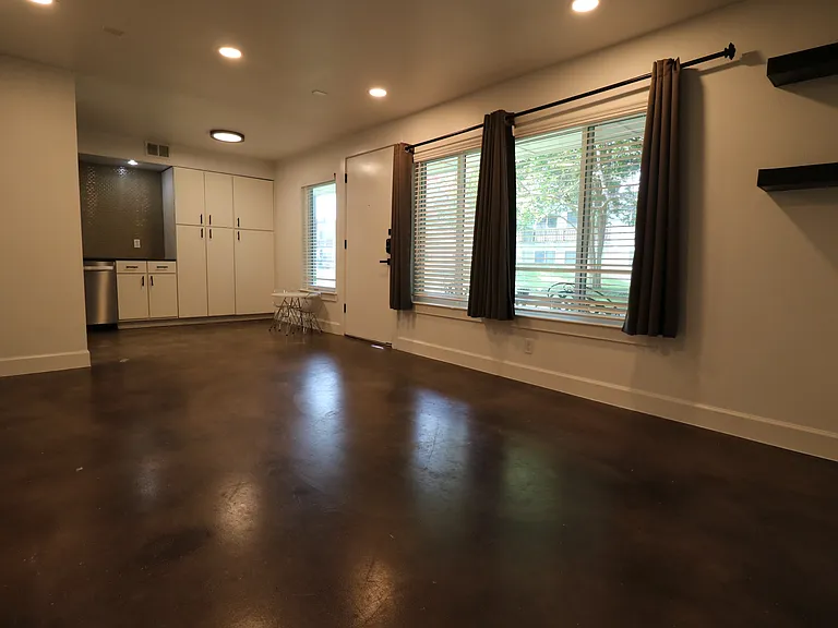 2200 Dickson Dr #124 — Photo 4